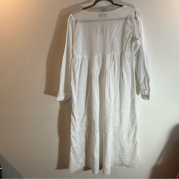 VICTORIAN CLASSICS Sz  M Gown Embroidered Ruffle Hem 100% Cotton Made in India - Picture 9 of 10